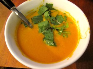 tomato-soup-with-arugula